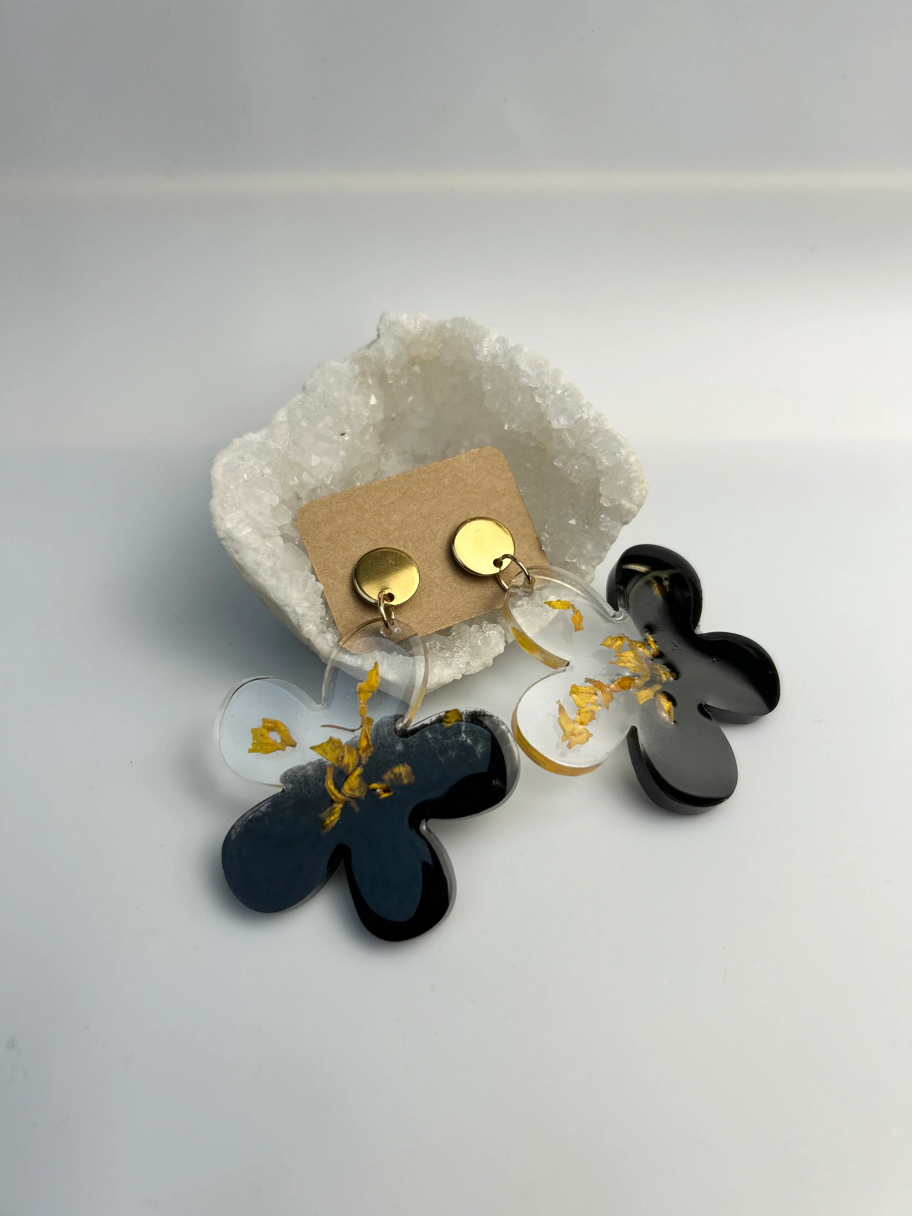 Boucles fleurs fumées et pétales de tournesol