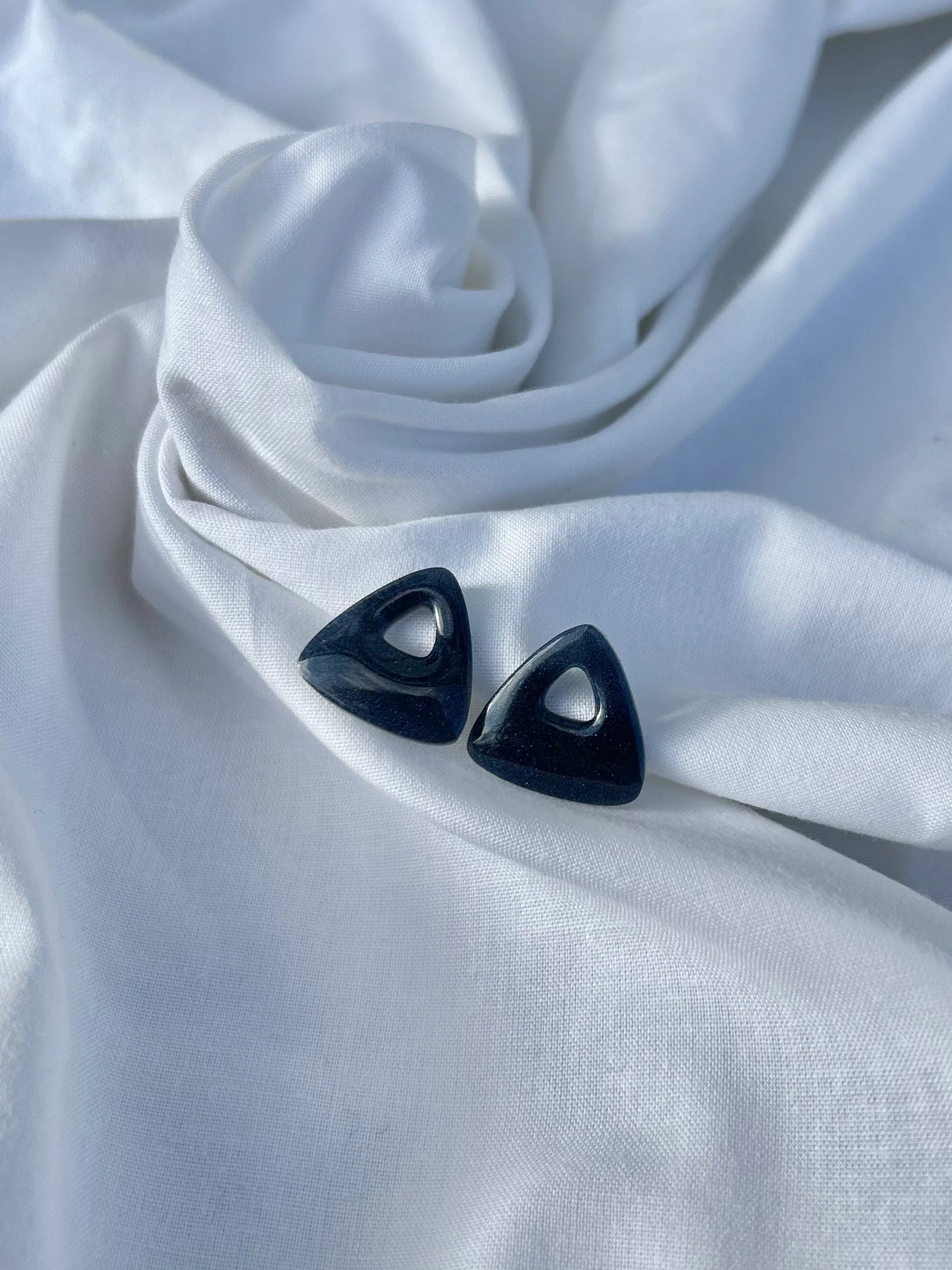 Pampilles triangulaires bleues irisées