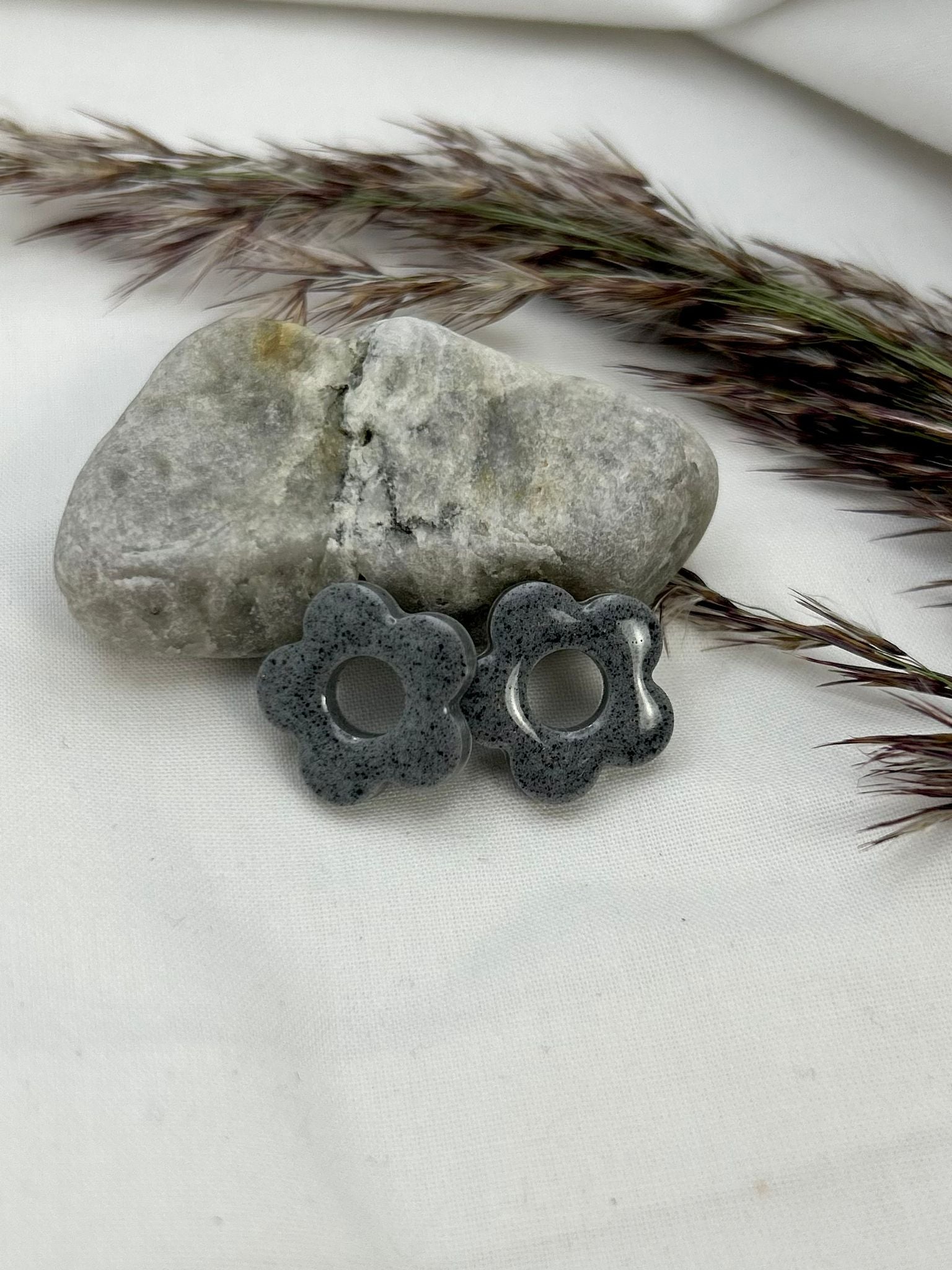 Pampilles fleur grises