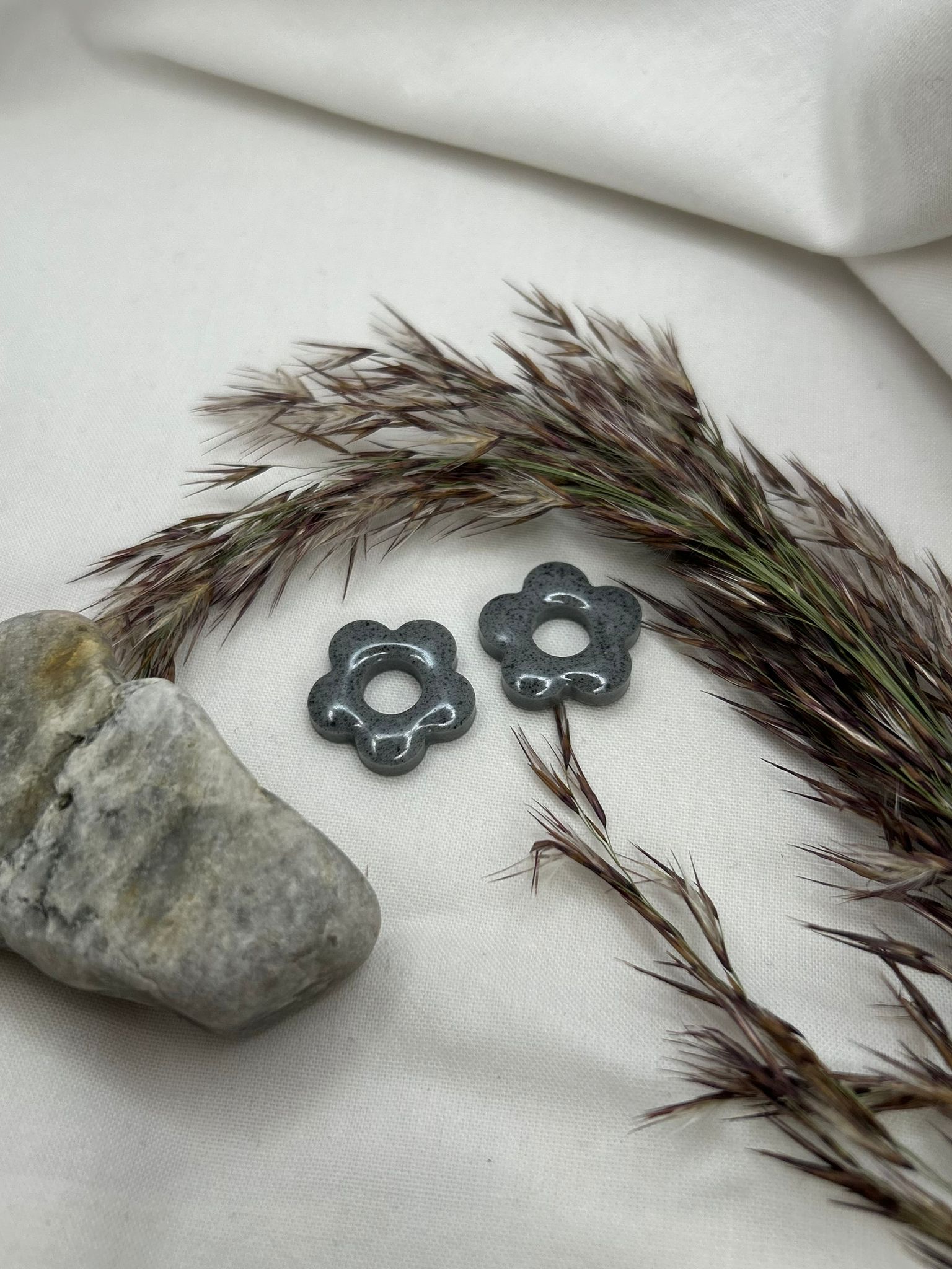 Pampilles fleur grises