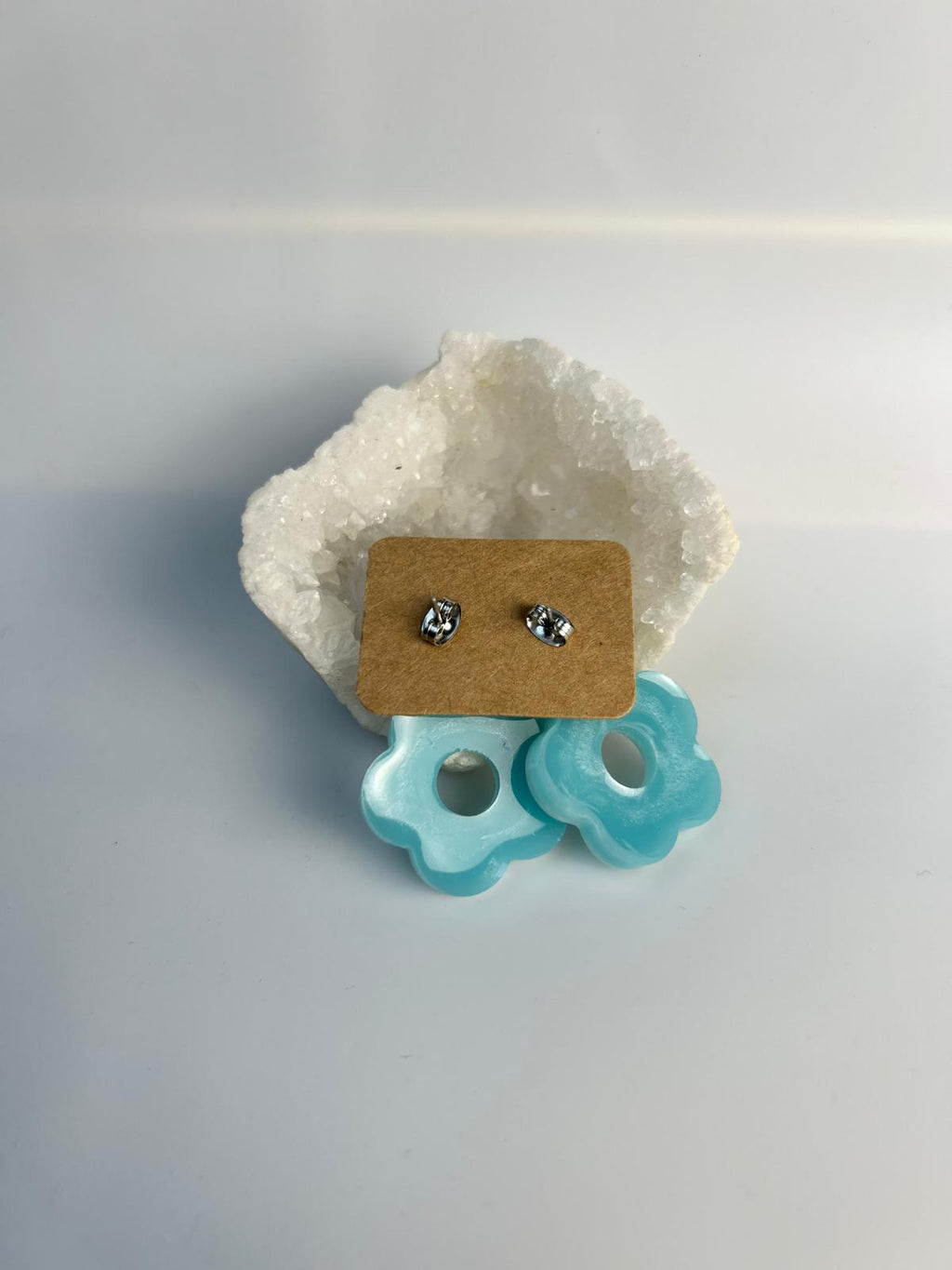 Boucles fleurs bleues et blanches